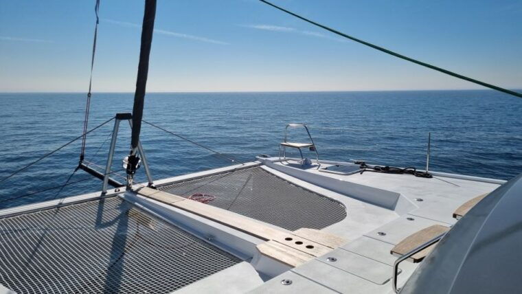 cascaisluxury-private-sailing-catamaran-cruise-with-a-drink