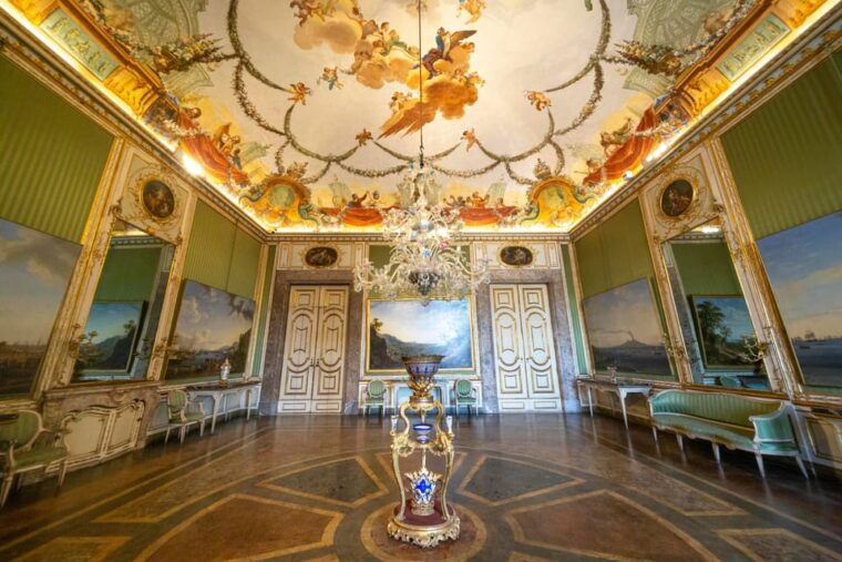 caserta-royal-palace-gardens-small-group-tour-with-shuttle