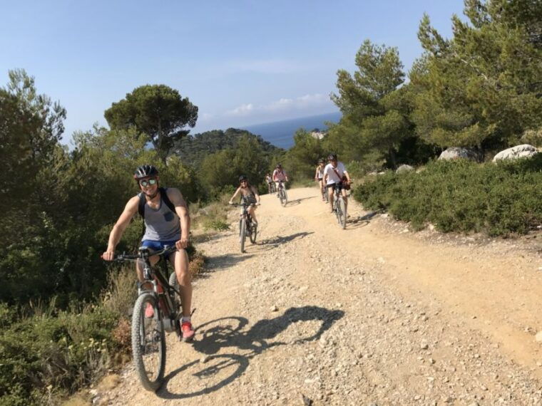 cassis-calanques-and-viewpoints-tour-by-mountain-e-bike