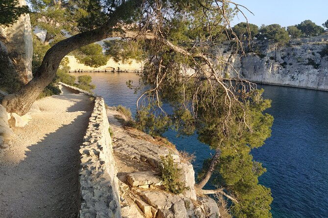 cassis-hike-port-miou-port-pin-en-vau