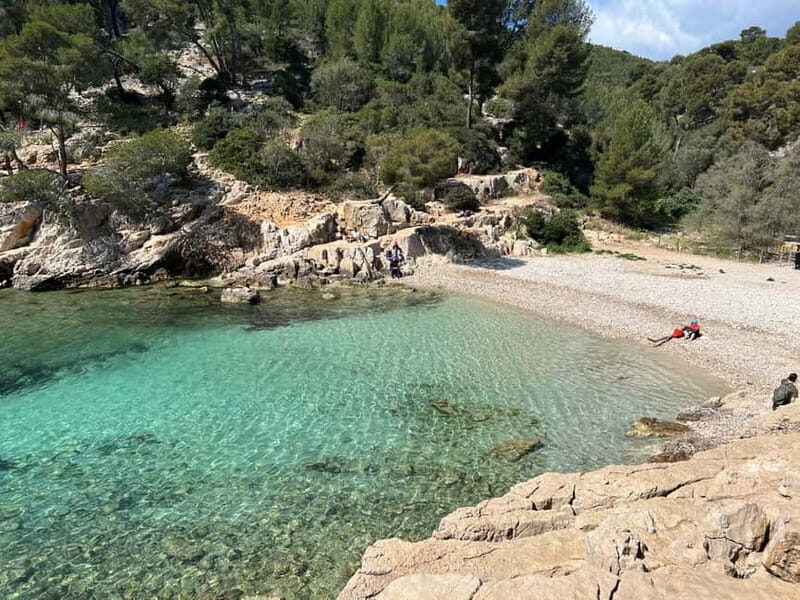 Cassis : Hiking Tour 2 Calanques with swimming - Key Points
