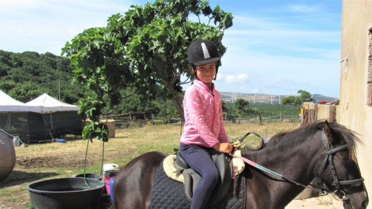 castelsardo-horseback-riding-for-children-in-sedini