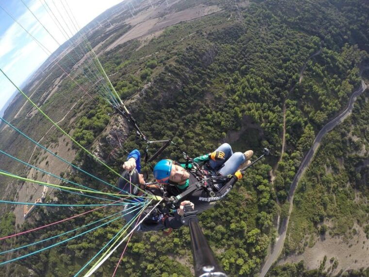 castelsardo-tandem-paragliding-flight-in-littigheddu