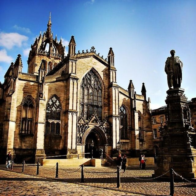 castle-cobblestones-8-hour-private-edinburgh-walking-tour