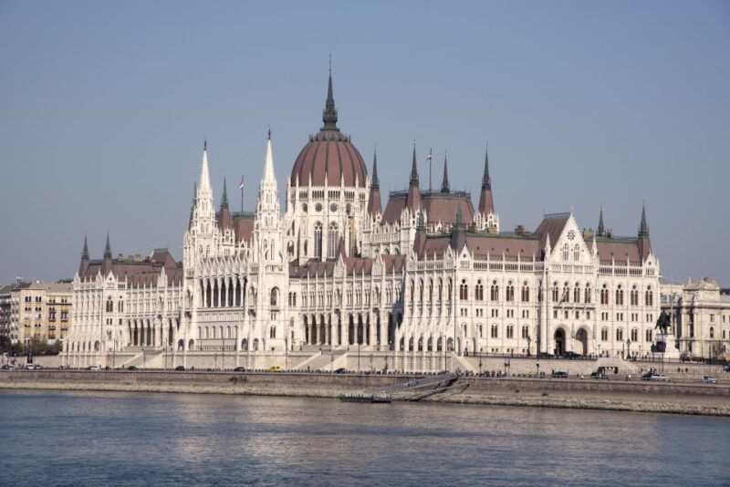castle-district-pest-driving-tour-with-danube-river-cruise