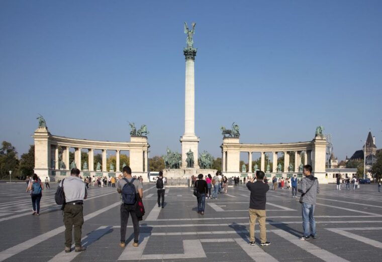 castle-district-pest-driving-tour-with-danube-river-cruise