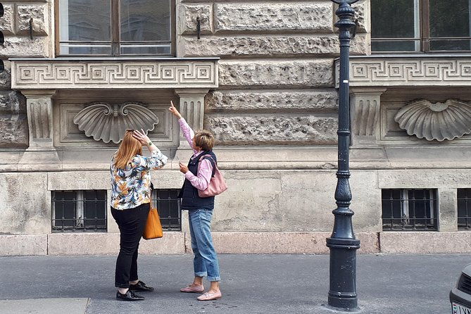 castle-district-walk-with-legends