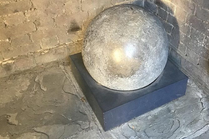 castles-crusaders-communists-courts