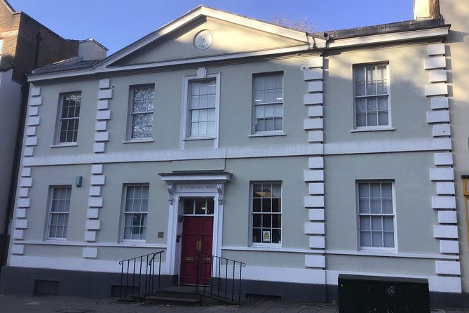 castles-crusaders-communists-courts