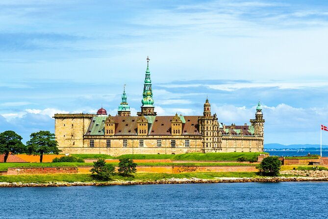 castles-of-kronborg-and-frederiksborg-from-copenhagen-by-car
