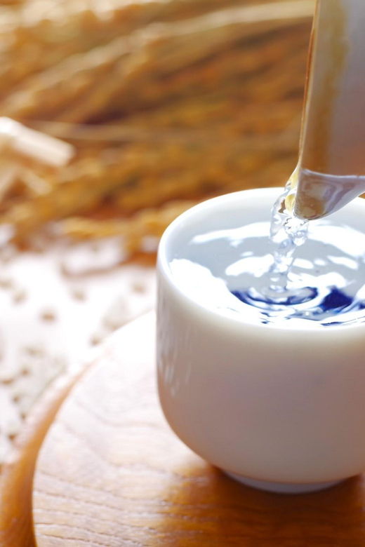 casual-japanese-sake-tasting-and-snack-experience-kabukicho