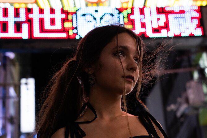 Casual Photoshoot in Dotonbori, Osaka with a Pro Photographer - Why This Photography Tour Stands Out