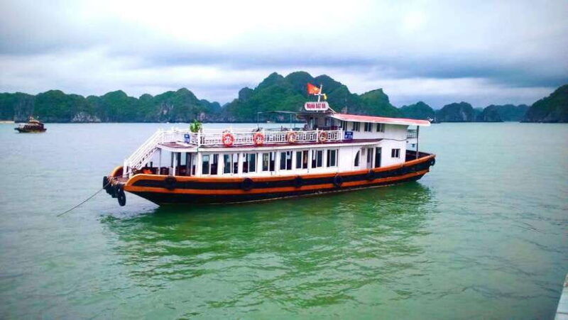 cat-ba-1-day-private-boat-lan-ha-bay-ha-long-bay