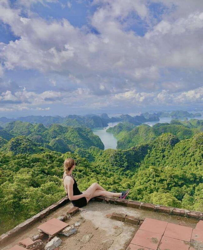 cat-ba-2-day-lan-ha-bay-adventure-and-trekking-tour