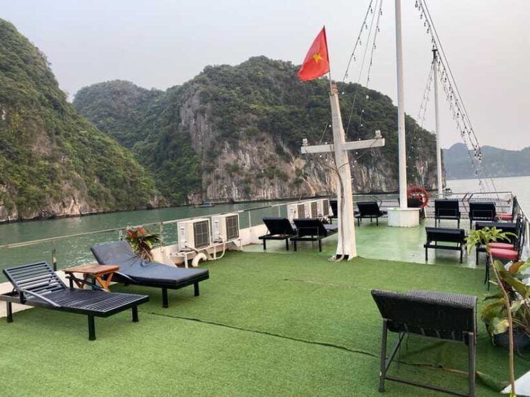 cat-ba-2d1n-lan-ha-bay-ha-long-bay-dau-be-island