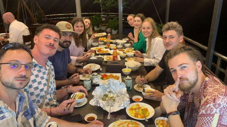 cat-ba-2d1n-lan-ha-bay-ha-long-bay-dau-be-island