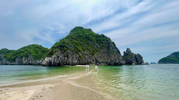 cat-ba-full-day-lan-ha-bay-cruise-with-swimming-kayaking