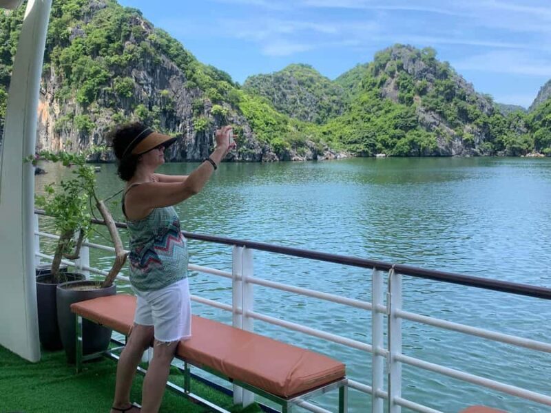Cat Ba: Lan Ha and Ha Long Bay Boat Tour with Kayaking, Cave - Exploring the Beauty of Lan Ha and Ha Long Bay: A Detailed Review of the Boat & Kayak Tour from Cat Ba