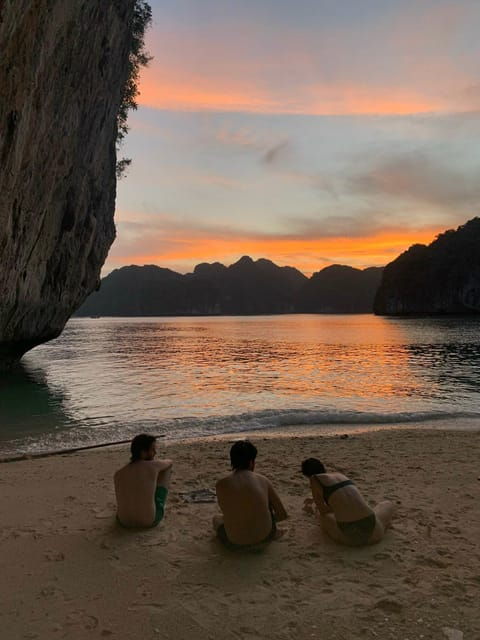 cat-ba-sunset-and-plankton-bioluminescent-night-kayak