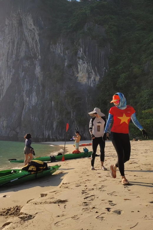cat-ba_kayaking-exploring-lan-ha-bay-and-ba-trai-dao