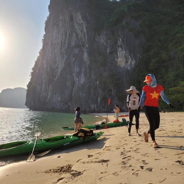 cat-ba_kayaking-exploring-lan-ha-bay-and-ba-trai-dao