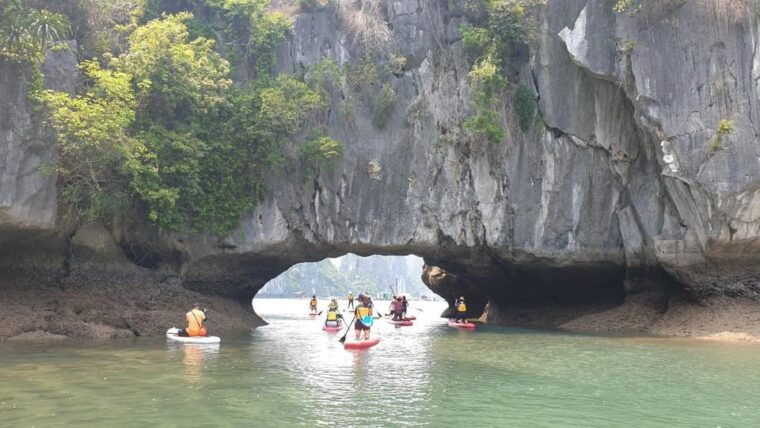 cat-ba_kayaking-exploring-lan-ha-bay-and-ba-trai-dao