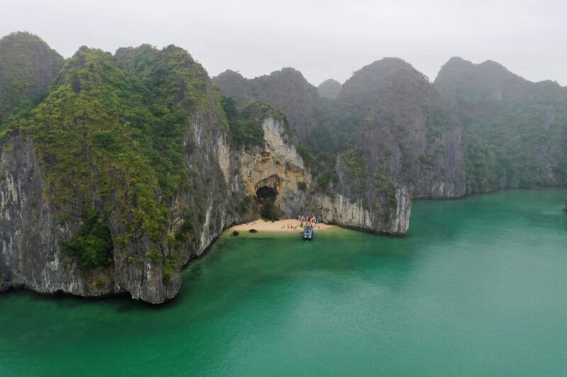 cat-ba_sup-trekking-conquering-cat-ba-forest-and-lan-ha-bay
