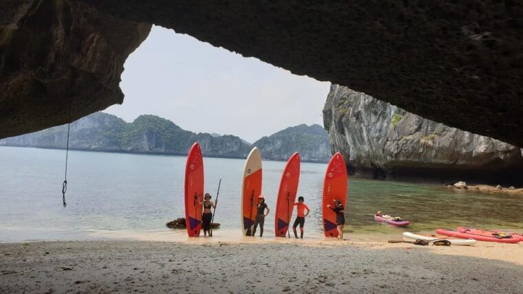 cat-ba_sup-trekking-conquering-cat-ba-forest-and-lan-ha-bay