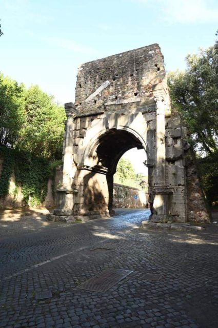 catacombs-in-rome-with-private-transfer-4