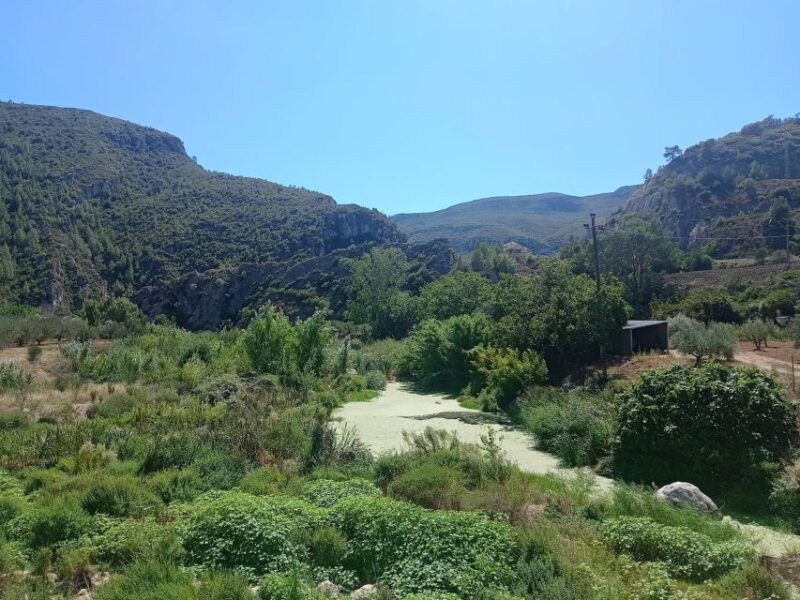 catalonia-cycling-through-city-and-beautiful-landscapes