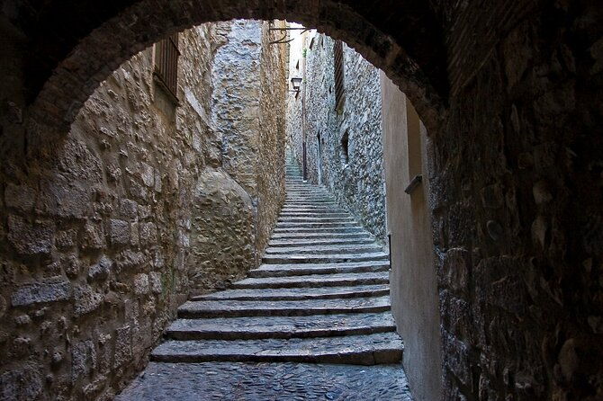 catalonia-private-tour-with-medieval-towns-and-montserrat-with-transport