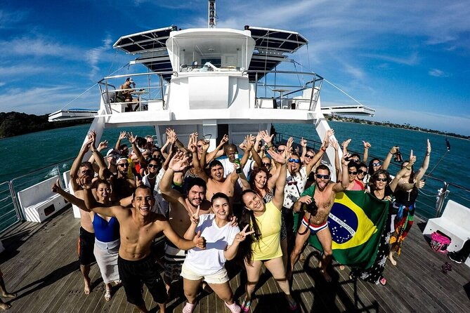 catamaran-boat-tour-in-buzios