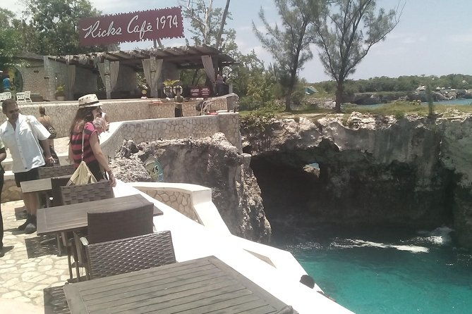 catamaran-chillin-cruise-snorkel-tour-montego-bay-to-negril-ricks-cafe