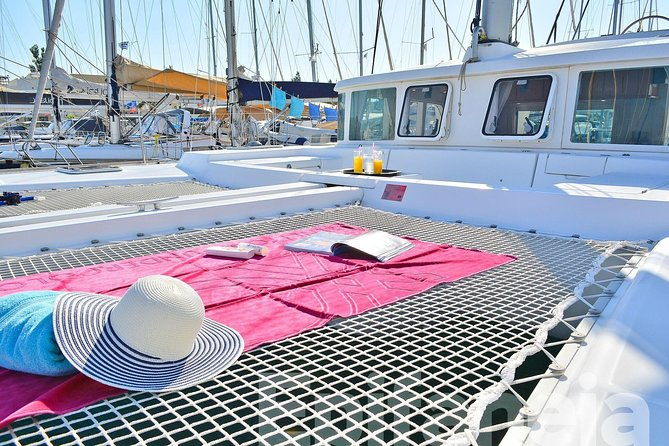 catamaran-cruise-in-mykonos-with-meal-drinks-transport