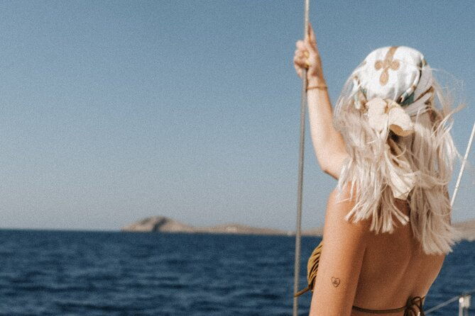 catamaran-cruise-to-dia-island-with-meal-and-water-activities