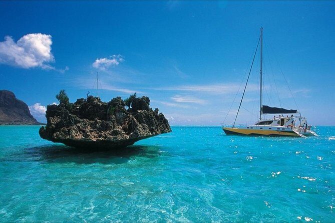 Catamaran Cruise to Ile Aux Bénitiers: Dolphin watch, Crystal Rock & Transfer - Practicalities & What to Expect