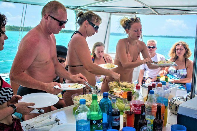 Catamaran Ile aux Cerfs, snorkeling + GRSE Waterfall, BBQ & Bar - Key Points