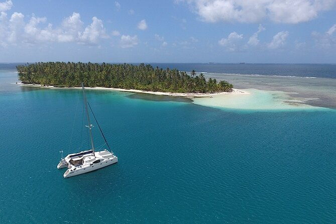 catamaran-in-san-blas-islands