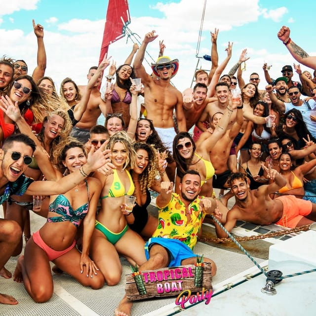 catamaran-lucile-famous-vip-cata-party