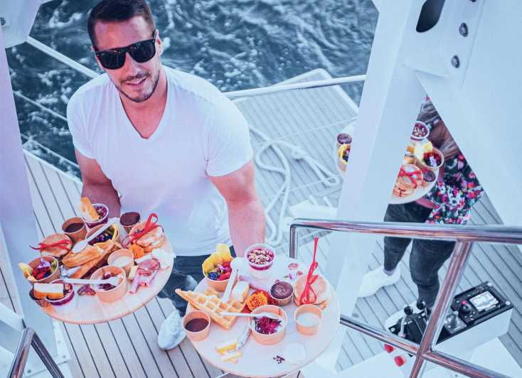 catamaran-lucile-sunday-brunch