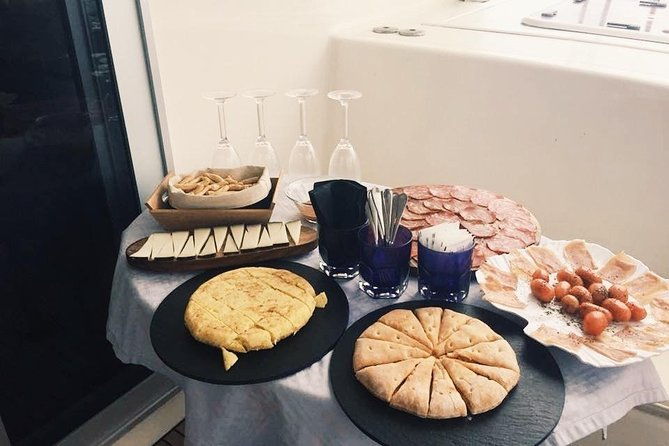 catamaran-ocean-cruise-tour-food-drinks-included-2