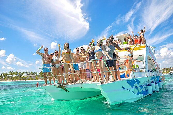catamaran-party-in-punta-cana-with-unlimited-drinks-2
