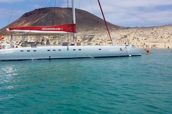 catamaran-sailing-day-to-la-graciosa-with-lunch