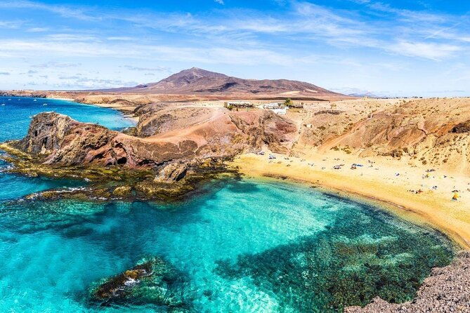 catamaran-sailing-in-lanzarote
