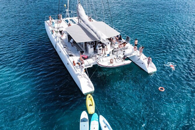 catamaran-sailing-in-lanzarote