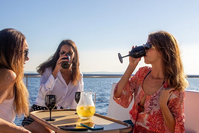 catamaran-sailing-in-palma-mallorca-includes-aperitif-and-bbq