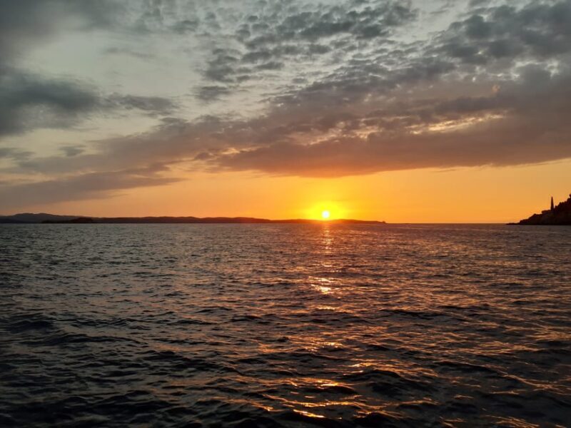 Catamaran Sunset tour La Maddalena Archipelago with aperitif - FAQs