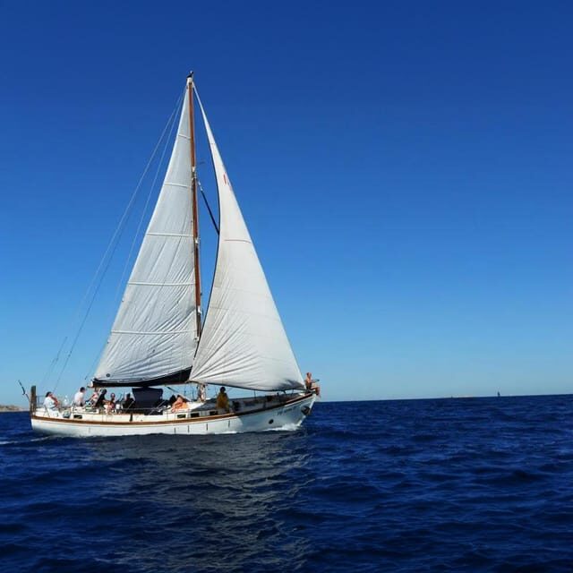 Catania: Boat Trip with Aperitif, Prosecco and Snorkeling - Who Should Consider This Tour?