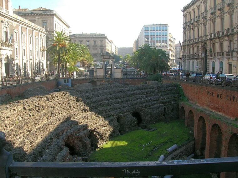 catania-hop-on-hop-off-bus-to-acicastello-and-acitrezza