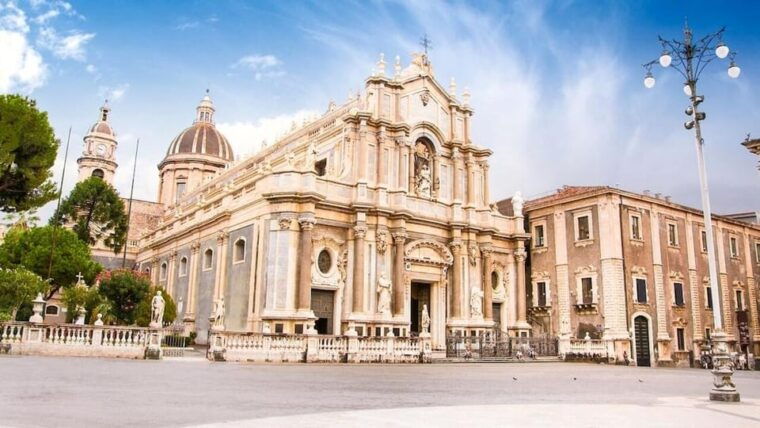 catania-hop-on-hop-off-bus-to-acicastello-and-acitrezza